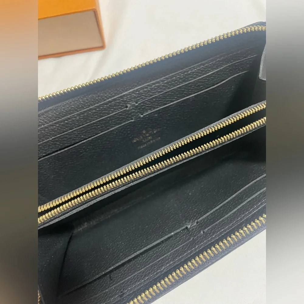 Authentic Louis Vuitton Clèmence Wallet Barely Used